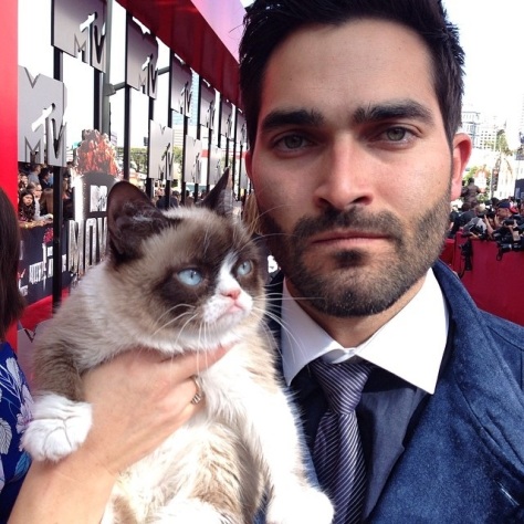 Happy-28th-Birthday-Tyler-Hoechlin-150911-07